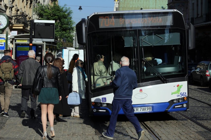 Kraków. Zmiany tras linii autobusowych 704, 713 i 664