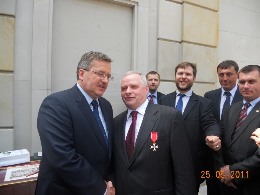 W maju 2011 r. prezydent RP Bronisław Komorowski odznaczył...
