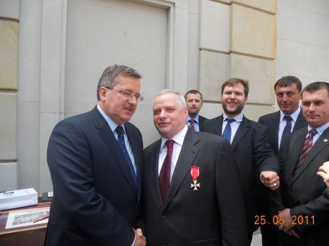 W maju 2011 r. prezydent RP Bronisław Komorowski odznaczył Leszka Świętalskiego, wójta Starych Bogaczowic - Krzyżem Kawalerskim Orderu Odrodzenia Polski