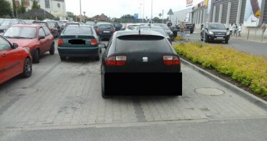Prezentujemy złe przykłady parkowania pojazdów w...