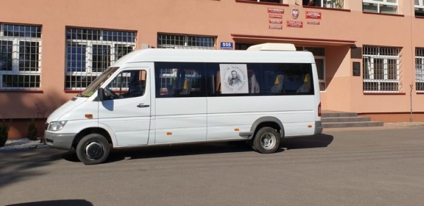 Zarząd Powiatu Przemyskiego przekazał Zespołowi Szkół w Nienadowej busa do przewozu uczniów