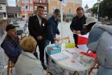 Na placu Pokoju w Lęborku szukali wolontariuszy do kontroli wyborów
