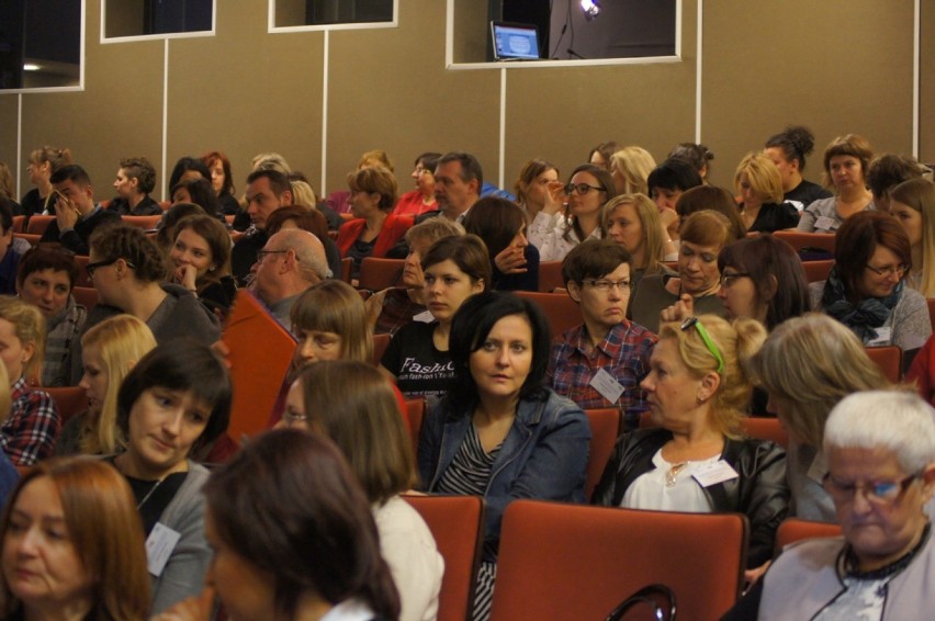 Konferencja "Narkotyki i dopalacze" w MDK w Radomsku