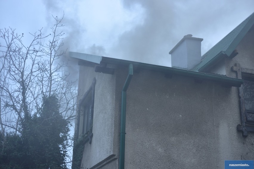 Tragiczny pożar w centrum Włocławka. Nie żyje 68-letni mężczyzna [zdjęcia, wideo]