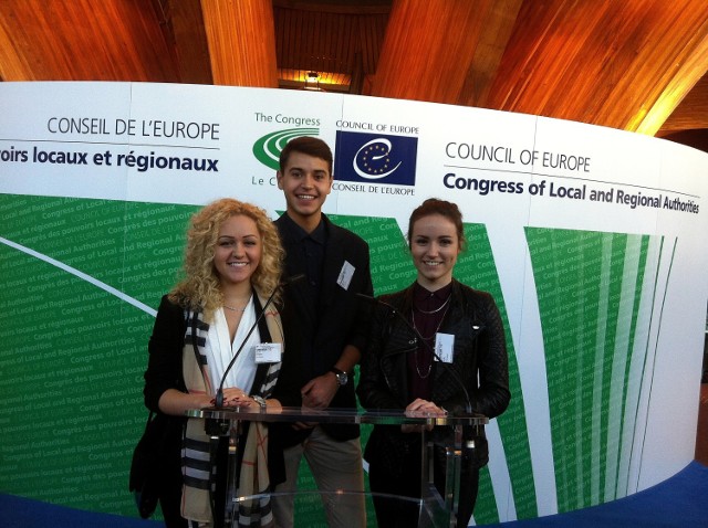 Młodzież z Nysy na kongresie w Strasburgu w 2014 roku. Od lewej: Paulina Otręba, Bartłomiej Sordyl i Kinga Klag.