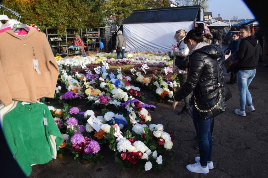 Mnóstwo ludzi na bazarach w Kielcach. Co kupowali? Sprawdź [ZDJĘCIA]