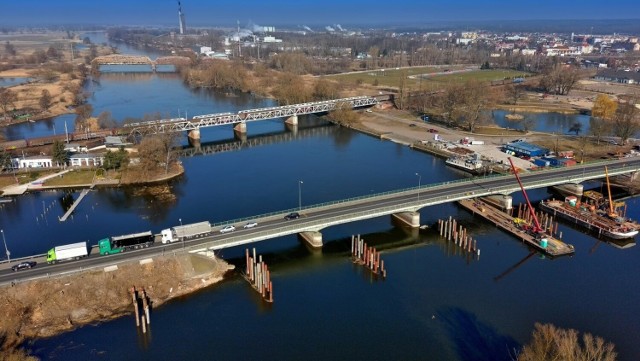 Kierowcy powinni się przygotować na utrudnienia w rejonie mostu kolejowego na Warcie w Kostrzynie (droga krajowa nr 31).