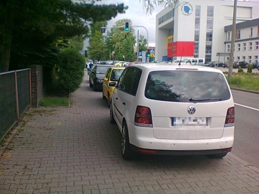 Studenci w Katowicach nie potrafią parkować