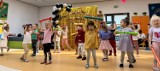 Międzynarodowy Dzień Tańca w Publicznym Przedszkolu nr 10 w Radomsku. Tak prezentowały się maluchy! ZDJĘCIA