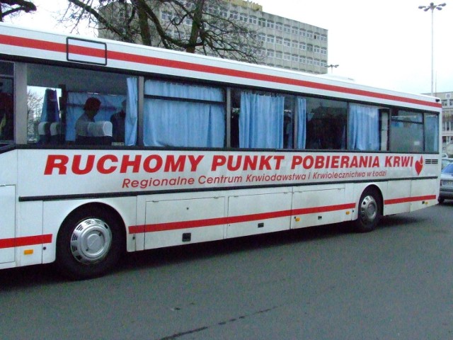 Autobus Regionalnego Centrum Krwiodawstwa i Krwiolecznictwa w Łodzi. Fot. Piotr Andrzejak