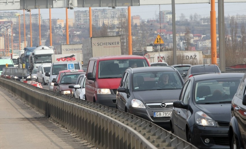 Remont Estakady Kwiatkowskiego w Gdyni. Kierowcy stali w olbrzymim korku [ZDJĘCIA]