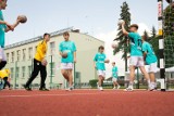 Uczniowie Zespołu Szkół w Dąbrowie Białostockiej cieszą się już z nowego boiska wielofunkcyjnego