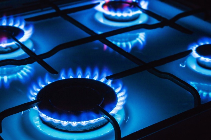 Gaz czy prąd – co bardziej się opłaca? Sprawdź, czy warto zrezygnować z gazu. Płyta gazowa czy może indukcja: która opcja jest lepsza?