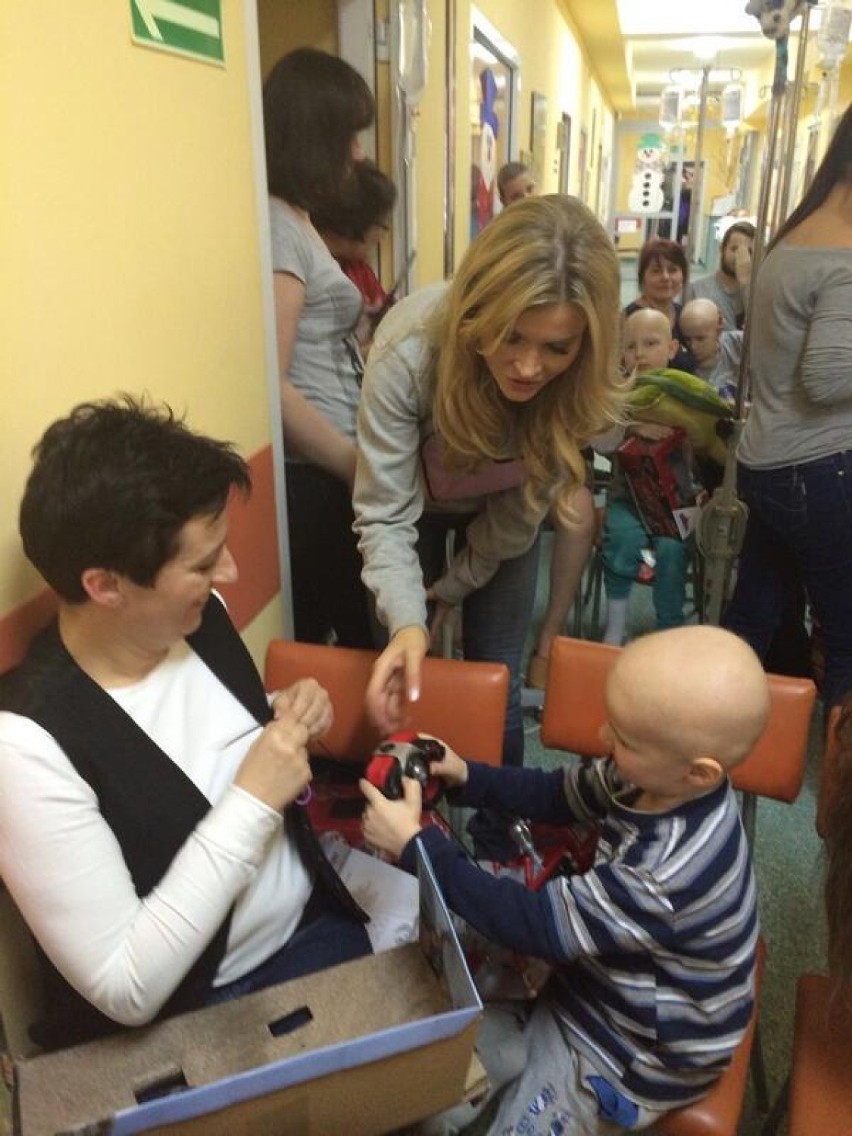 Joanna Krupa w Poznaniu odwiedziła chore dzieci