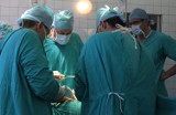Pacjent, który poddał się zabiegowi rekonstrukcji krtani w Gliwicach odzyskał mowę