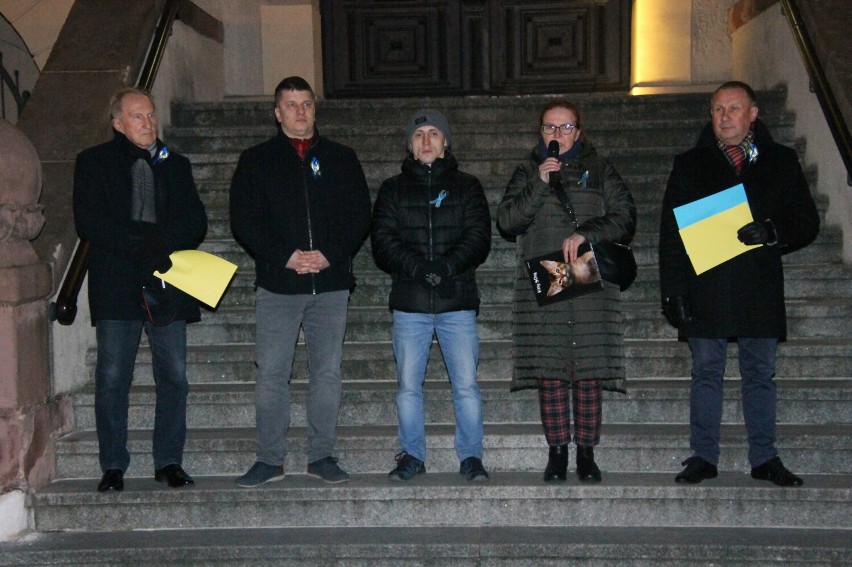 Setki krotoszynian wyszło na Rynek protestować przeciwko wojnie na Ukrainie [ZDJĘCIA + FILM]