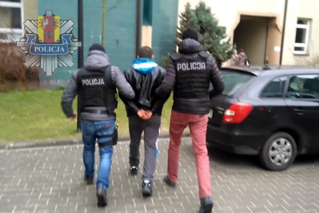 Policjanci z Wydziału Kryminalnego KWP w Łodzi sprowadzili do Polski poszukiwanego Europejskim Nakazem Aresztowania 38-letniego obywatela Bułgarii, który usłyszał zarzuty związane z handlem ludźmi, doprowadzeniem przemocą do uprawiania prostytucji oraz pozbawieniem wolności.