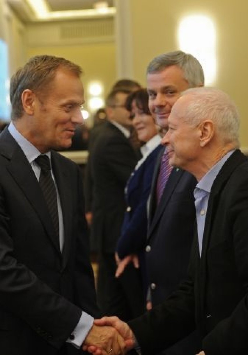 D. Tusk i M. Boni. Za KPRM -...