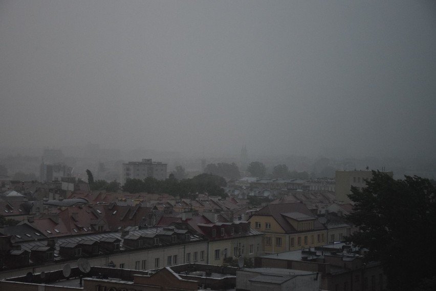 Ale lunęło! Burza w Białymstoku. Nawałnica przeszła przez nasze miasto [28.05.2019] (zdjęcia)