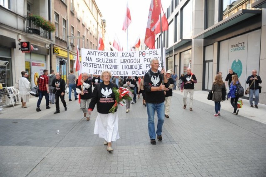 Klub Gazety Polskiej uczcił kolejną miesięcznicę katastrofy...