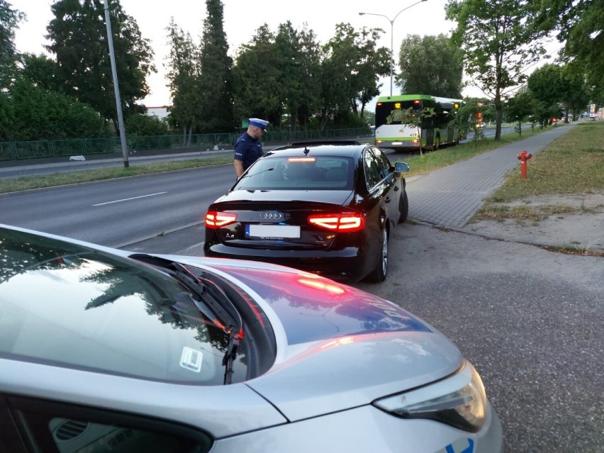 Policjanci skontrolowali uczestników nielegalnego zlotu w...