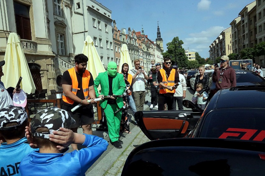 Rajd Eurorally 2023 zajechał na legnicki rynek, zobaczcie zdjęcia