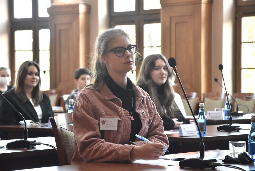 Malbork. Młodzieżowa Rada Miasta nowej kadencji po pierwszym posiedzeniu. Mają mówić o tym, czego nie dostrzegają dorośli