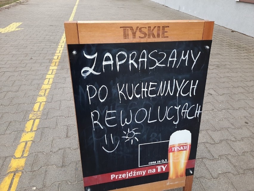 Tak właściciel zaprasza do lokalu.