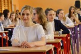 Bełchatów. Matura 2018 w II Liceum Ogólnokształcącym im. J.Kochanowskiego w Bełchatowie [ZDJĘCIA]