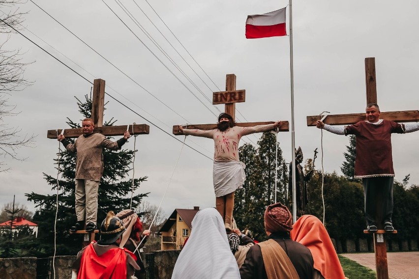 Droga Krzyżowa w gminie Tryńcza. Wydarzenie zgromadziło tłumy wiernych [ZDJĘCIA]