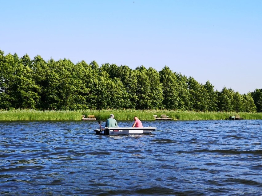 Koło PZW Chodzież przeprowadziło na Jeziorze Chodzieskim spławikowe zawody "Parami z Łodzi 2021"