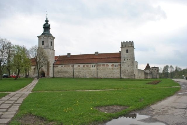 Fragment p&oacute;łnocnego obwodu obronnego
z wieżą Krakowską i Attykową. 
Fot. Zbigniew Nastarowicz