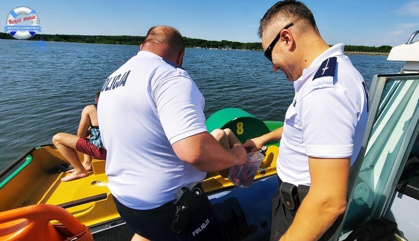 Tomaszowscy policjanci patrolują wody i brzegi Zalewu Sulejowskiego [ZDJĘCIA]