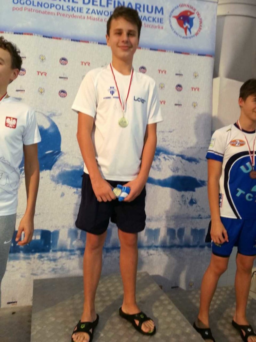 Pływacy MAL WOPR udanie rozpoczęli nowy sezon startowy. Medale i rekordy na "Gdyńskim Delfinarium"