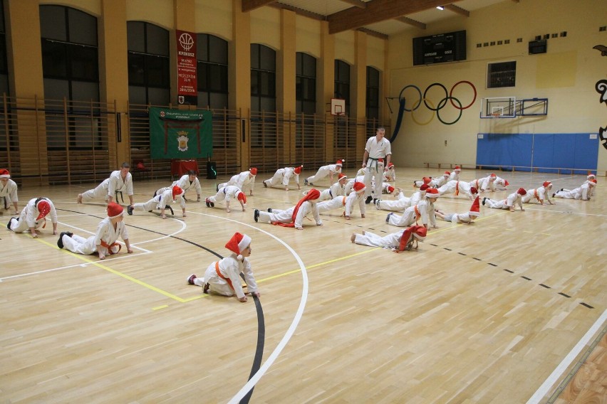 Chełmiński Klub Karate Kyokushin podsumował sezon. Zawodników odwiedził też św. Mikołaj