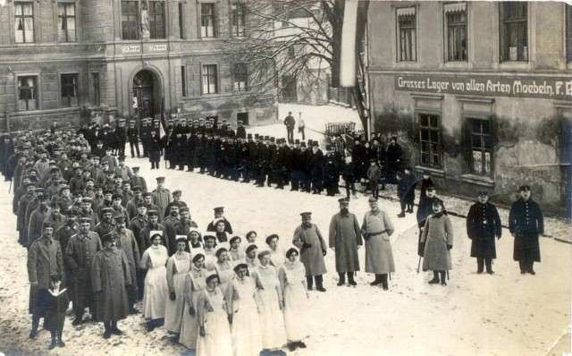 Świebodzin: Apel przed szpitalem św. Józefa. Plac Browarniany - Brauhausplatz