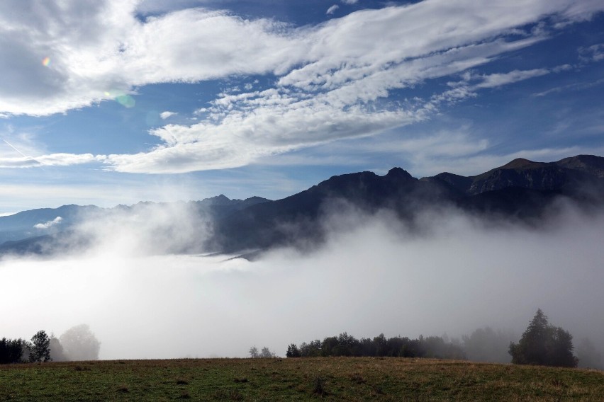 Widok z Butorowego Wierchu na chmury i mgły nad Zakopanem