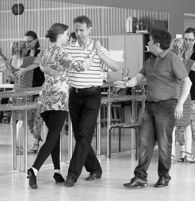 Nauka tanga dla seniorów i osób niewidomych. Wszyscy mogą tańczyć!