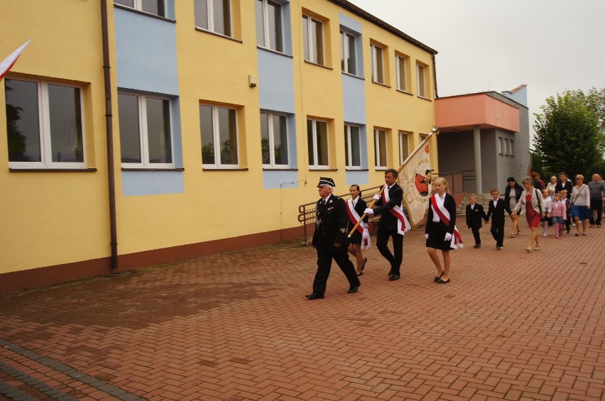 Czarnożyły: Powitali nowy rok szkolny w rozbudowanej szkole
