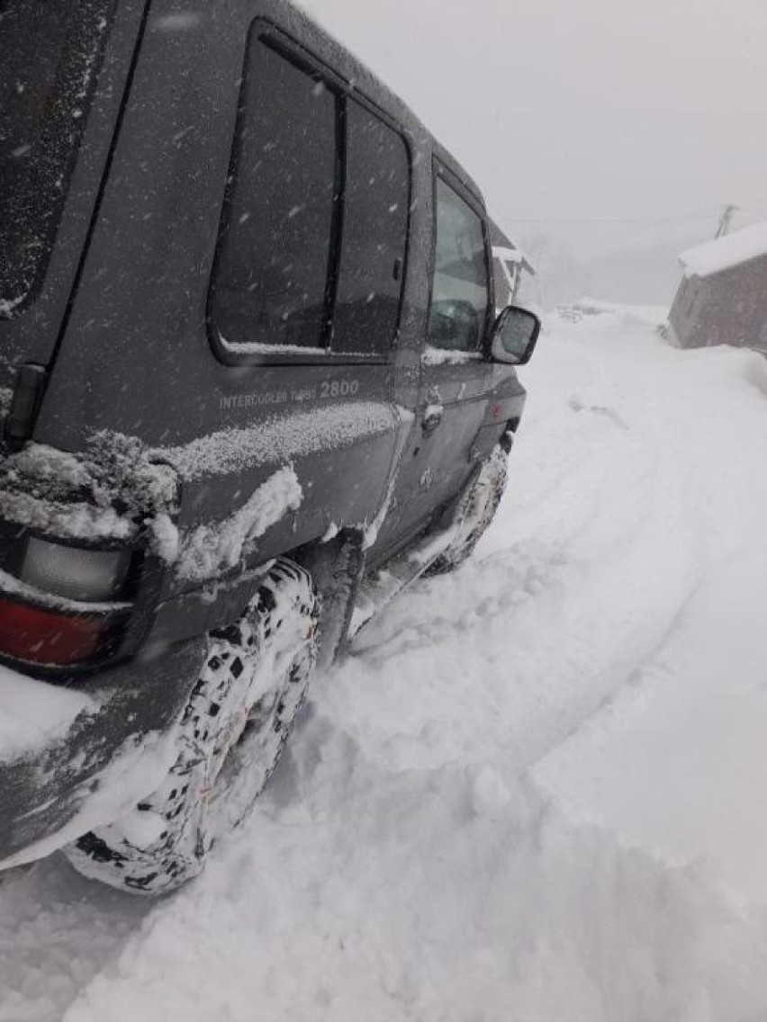 Zima na Sądecczyźnie. Mieszkańcy Kokuszki nie mogą doprosić się odśnieżenia gminnej drogi