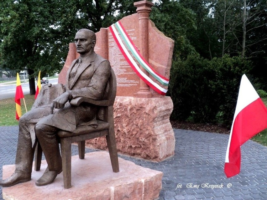 Pomnik ministra László Osvátha, który w czasie II wojny...