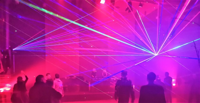 Efektowny Eksperyment Festiwal w Zduńskiej Woli. Muzyka i laserowe pokazy ZDJĘCIA