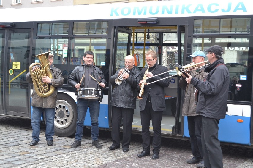 Rybnik: Muzyczny autobus znów na ulicach miasta [ZDJĘCIA]