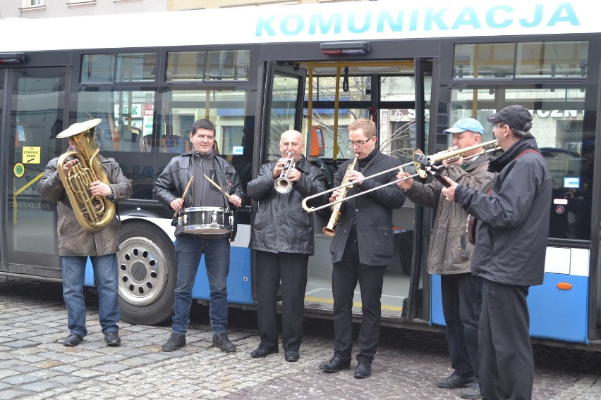 Rybnik: Muzyczny autobus znów na ulicach miasta [ZDJĘCIA]