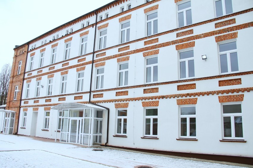 Nowe mieszkania w Tomaszowie: Mieszkańcy dostali klucze do wyremontowanych lokali