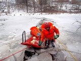 Poznań. Strażacy ćwiczyli na lodzie i w wodzie [ZDJĘCIA]