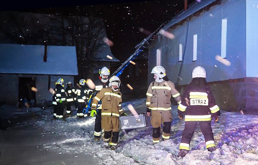 Gmina Grybów. Groźny pożar domu w Gródku. Strażacy szybko zjawili się na miejscu