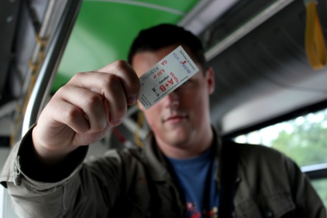 Cześć pasażerów zostawia w tramwajach i autobusach skasowane i ...