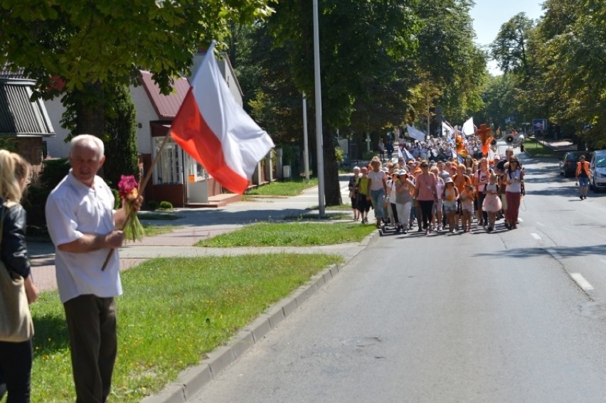 1300 pielgrzymów zmierzających na Jasną Górę zawitało do Kielc (WIDEO, zdjęcia)