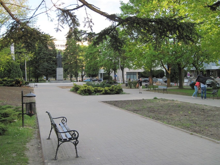 Plac Marii Curie-Skłodowskiej odzyskał dawny wygląd (ZDJĘCIA)